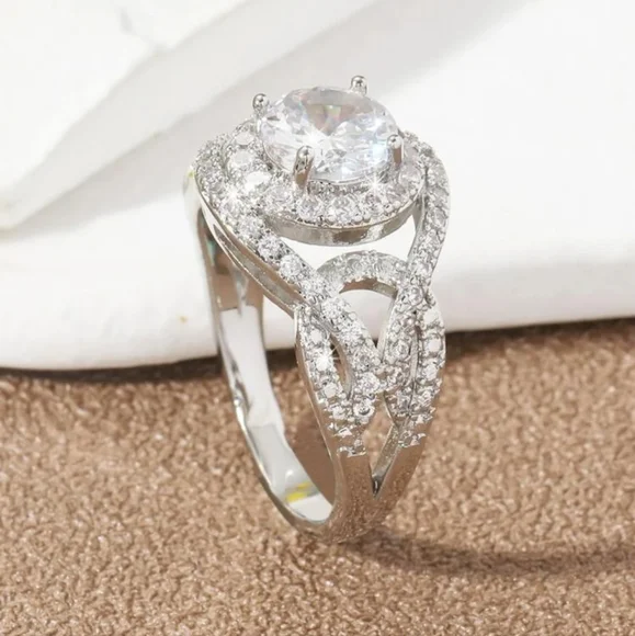 🤍🤍NEW🤍🤍BREATHTAKING!! WOW FACTOR!! CZ Silver Plated Ring🤍🤍 - Picture 2 of 16